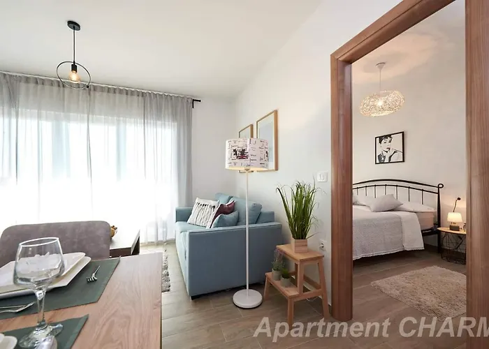 Luxury Charm With Pool アパート