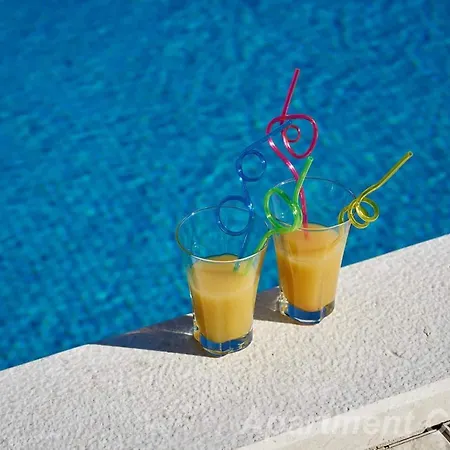 Luxury Charm With Pool Апартаменты *