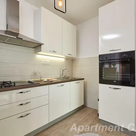 Luxury Charm With Pool شقة