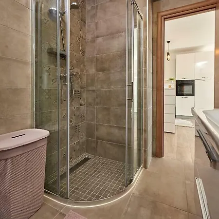 Апартаменты Luxury Charm With Pool Трогир