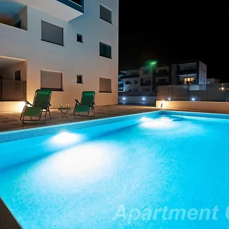 Luxury Charm With Pool *